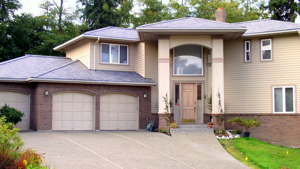 The Ultimate Guide to Choosing the Right Garage Door for Your Home