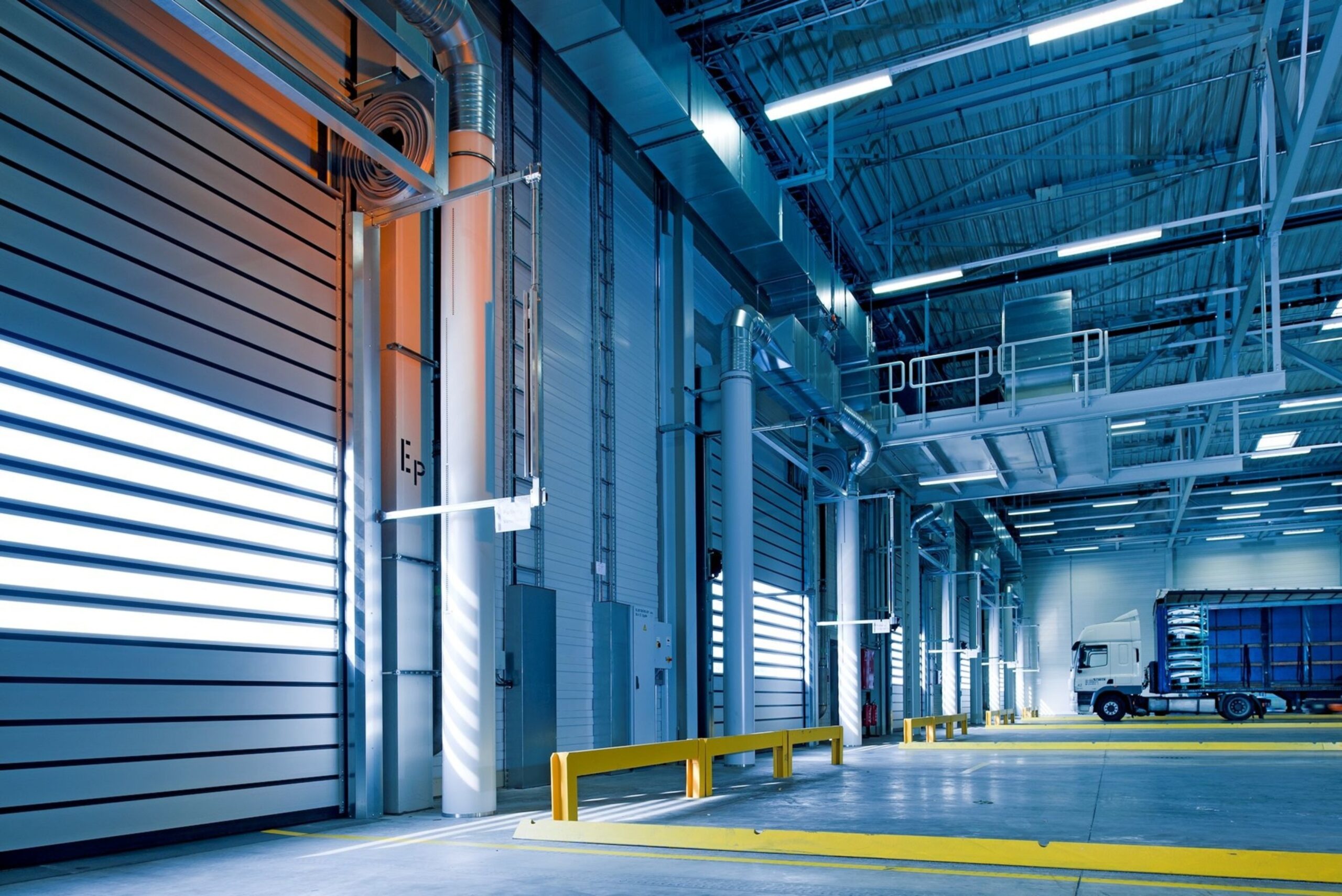 8 Tips on Buying a New Commercial Garage Door